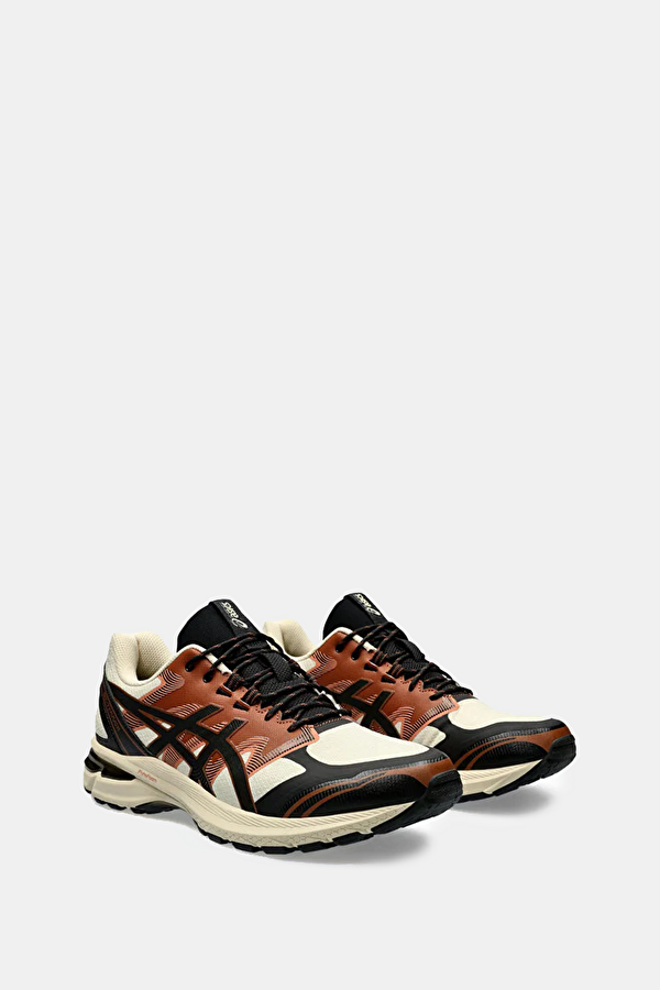 Cream Sneaker 3