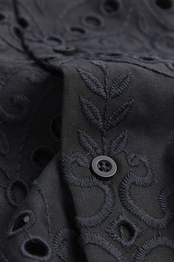 Black Design Filled Resort Collar Shirt 4