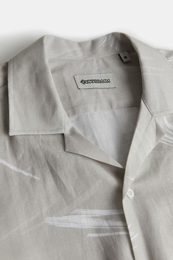 White Design Filled Resort Collar Shirt 3