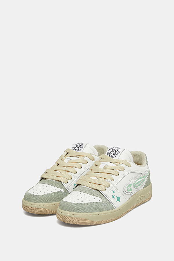 White Sneaker 2