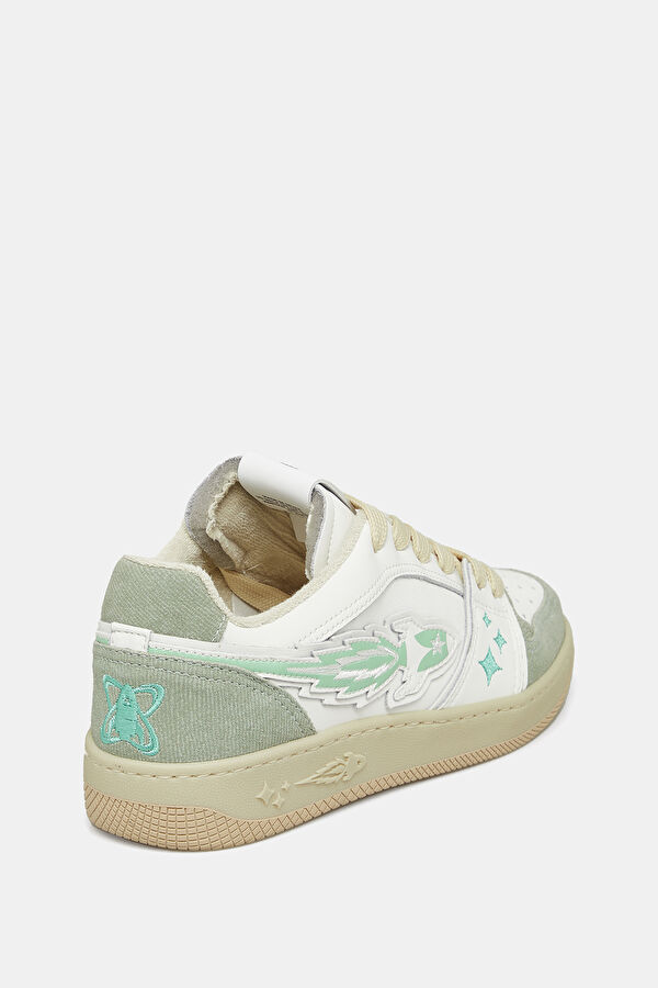 White Sneaker 3