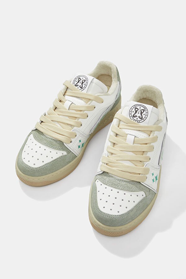 White Sneaker 4