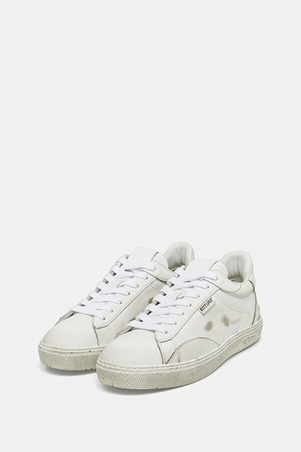 White Sneaker 2