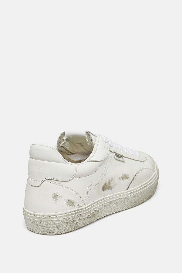 White Sneaker 3