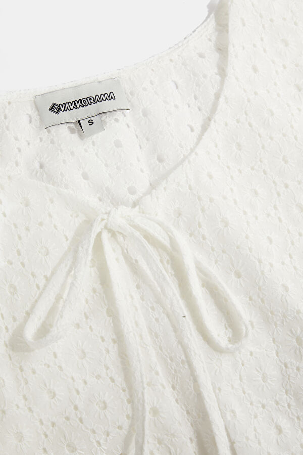 Off-white short-sleeved women's blouse 5