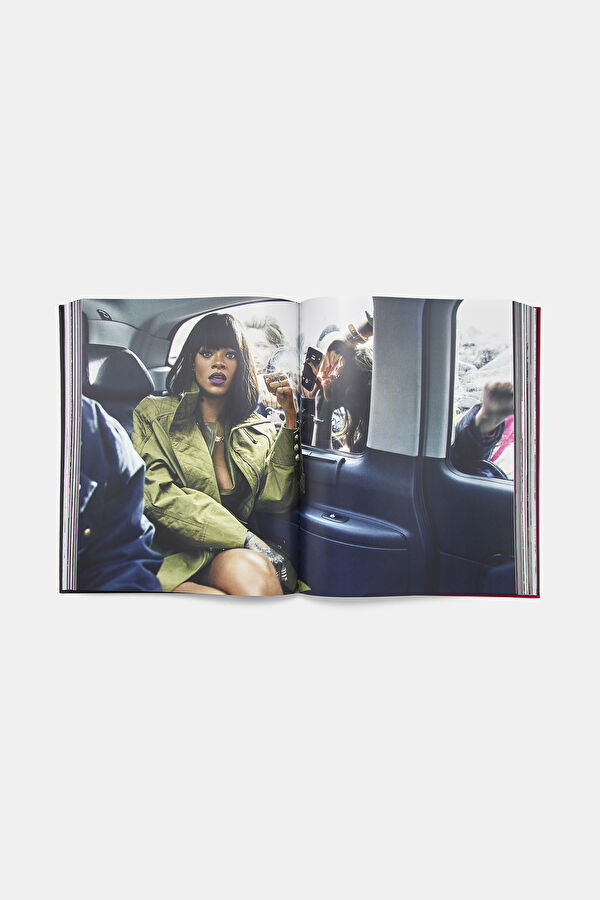 Rihanna 4