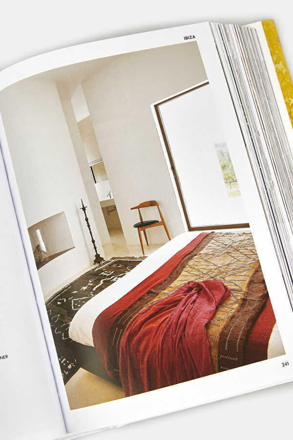 100 Interiors Around the World 14