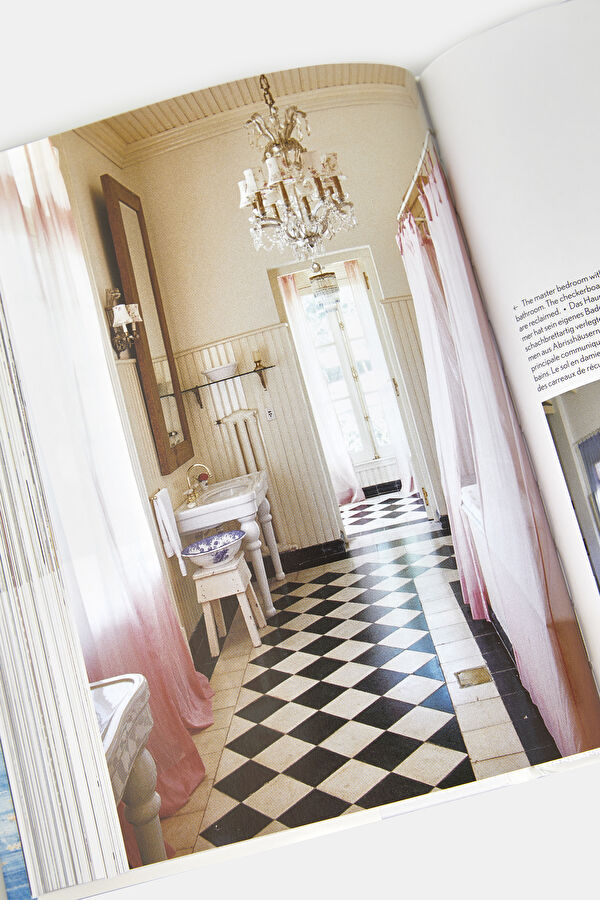 100 Interiors Around the World 17