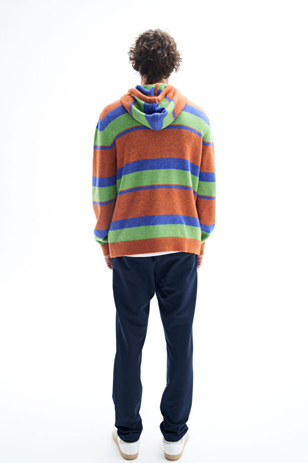Colorful Striped Pattern Knitted Men's Sweater 2