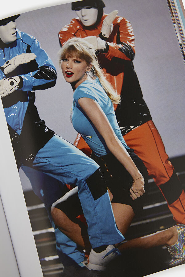 Taylor Swift and the clothes she wears 8