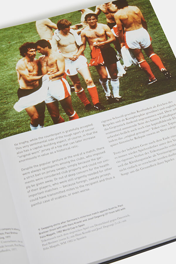 Football The Ultimate Book 6