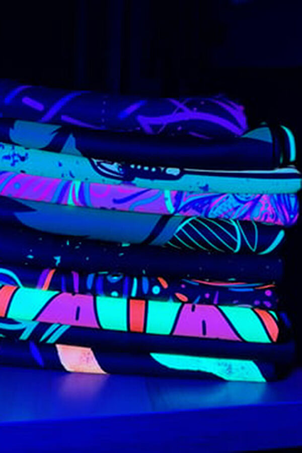 The Eye That Shines the Past 140 cm Neon Duvar Örtüsü 6
