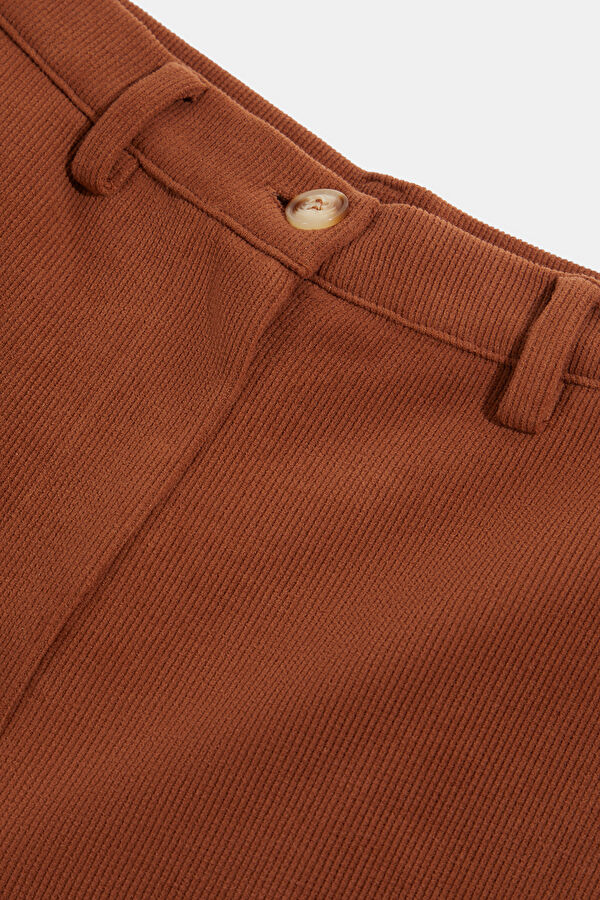Coffee-colored, straight-leg women's trousers. 3