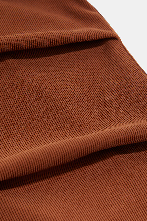Coffee-colored, straight-leg women's trousers. 4