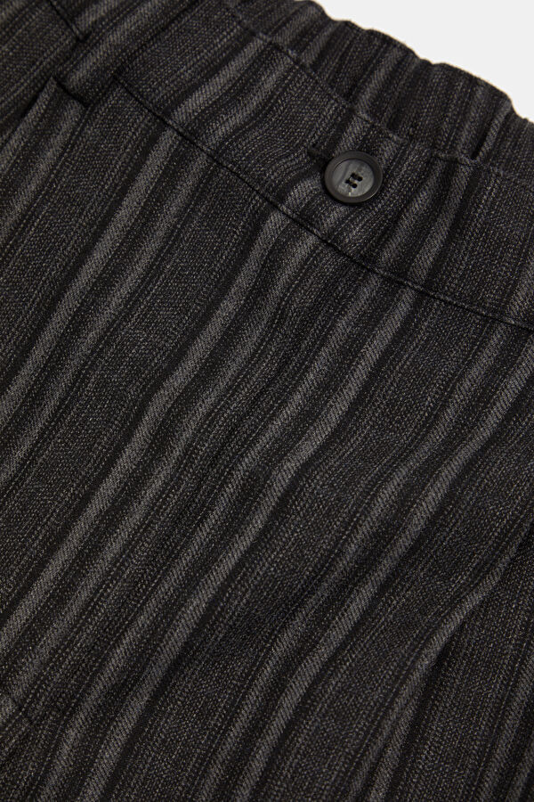 Coffee-colored, straight-leg women's trousers. 3