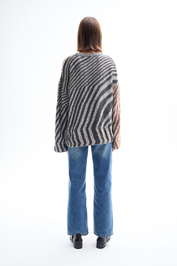 Colorful Patterned Knitted Women's Sweater 2