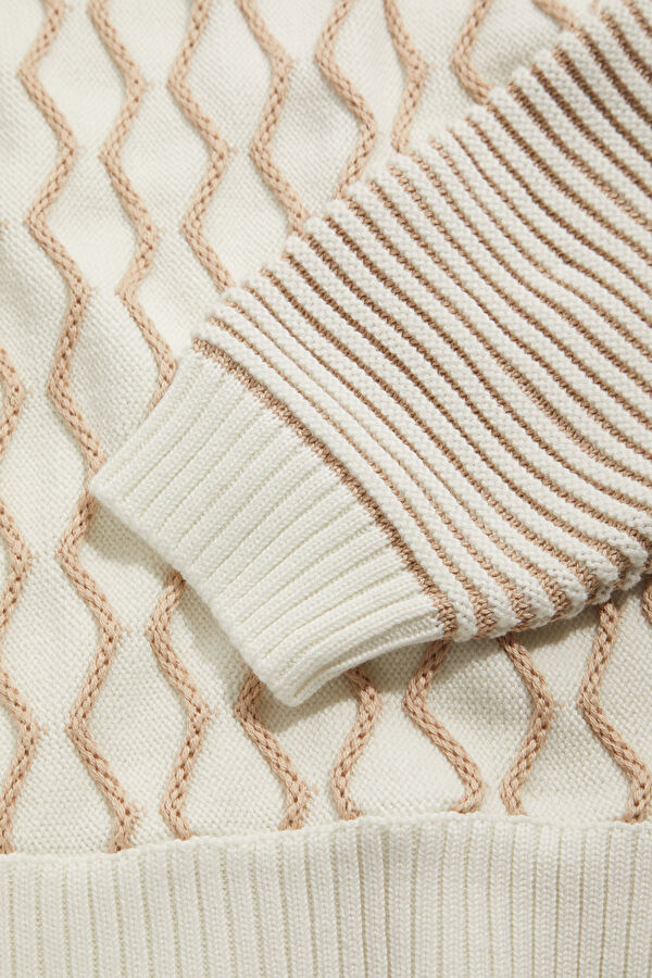 Beige Knitted Pattern Women's Sweater 4