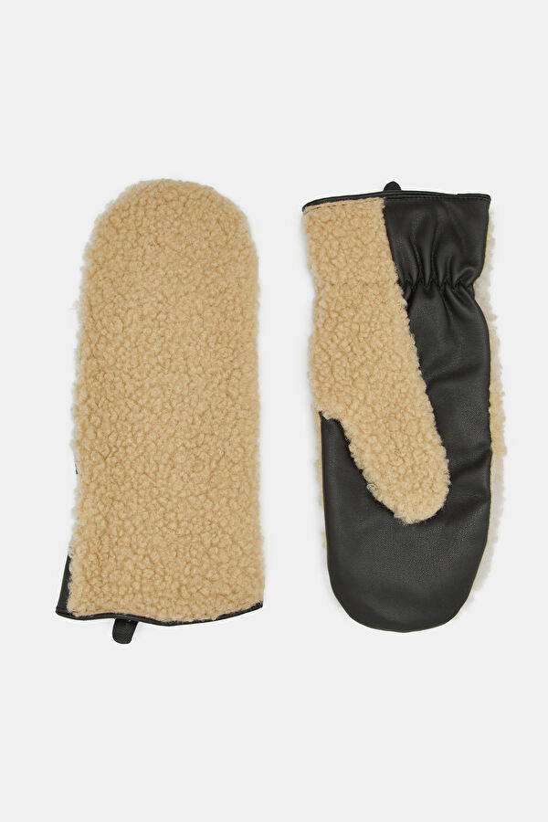 Cream Gloves