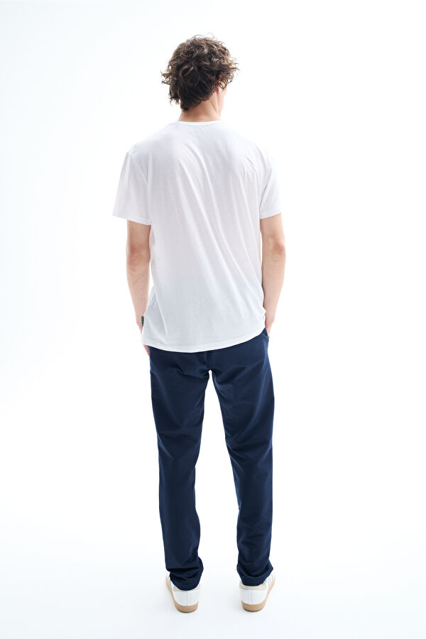Relax Kalıp Beyaz Bisiklet Yaka Baskılı Erkek T-Shirt 2