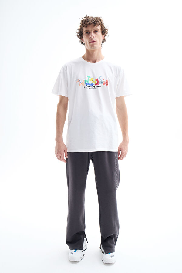 Relax Kalıp Beyaz Bisiklet Yaka Baskılı T-Shirt
