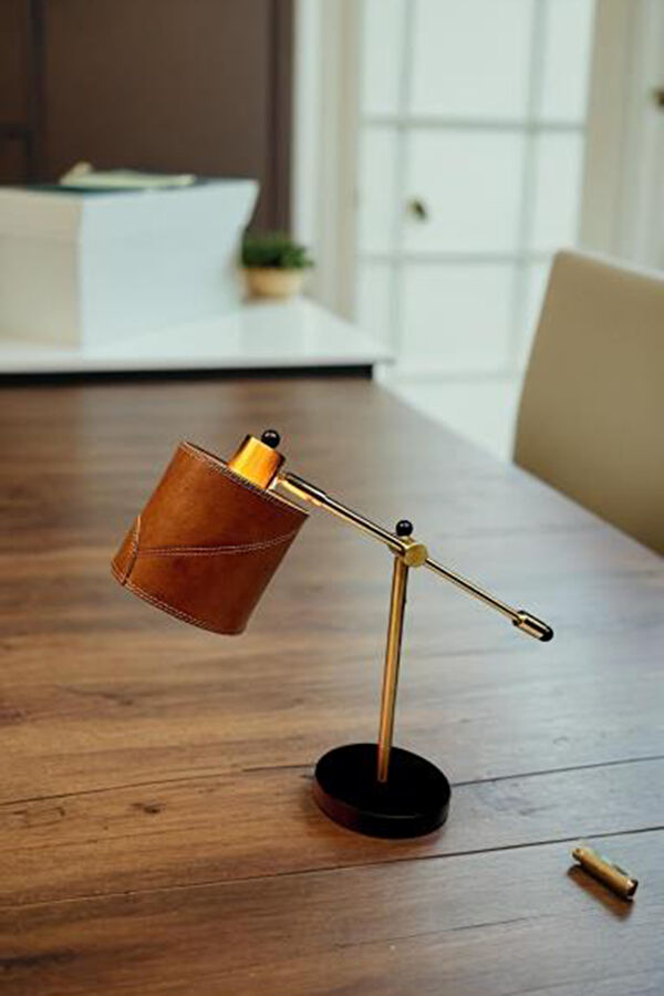 Real Leather Detailed Table Lamp 3