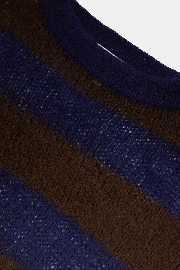 Colorful Striped Pattern Knitted Women's Sweater 3