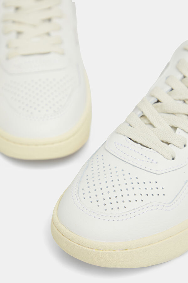 V-90 O.T. White Women's Sports Shoes 5
