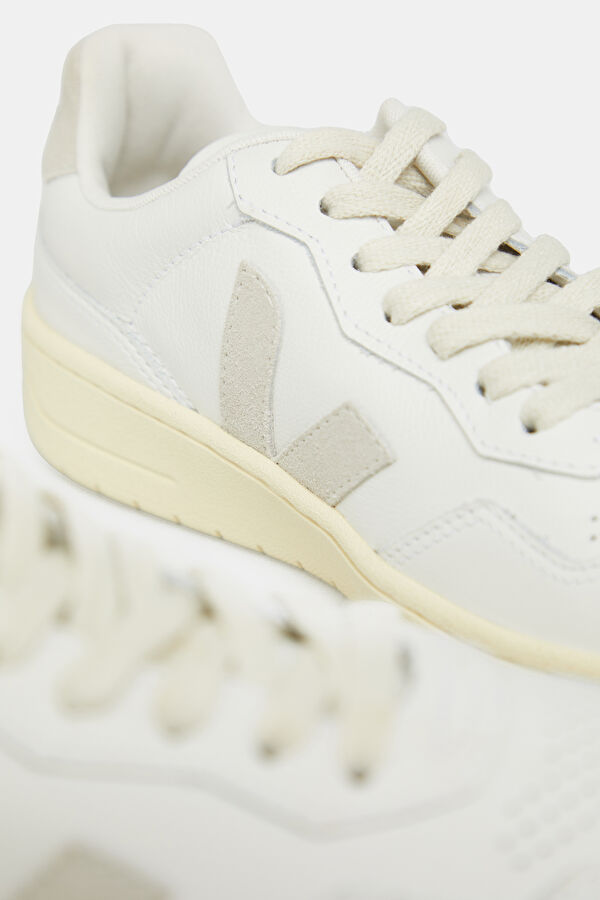 V-90 O.T. White Women's Sports Shoes 7