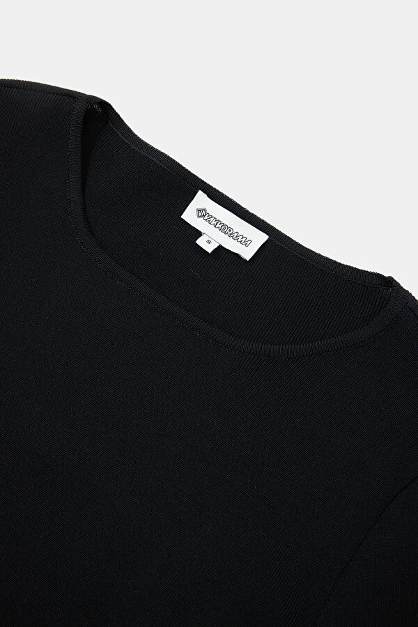 Black Long-Sleeved Women's Blouse 3