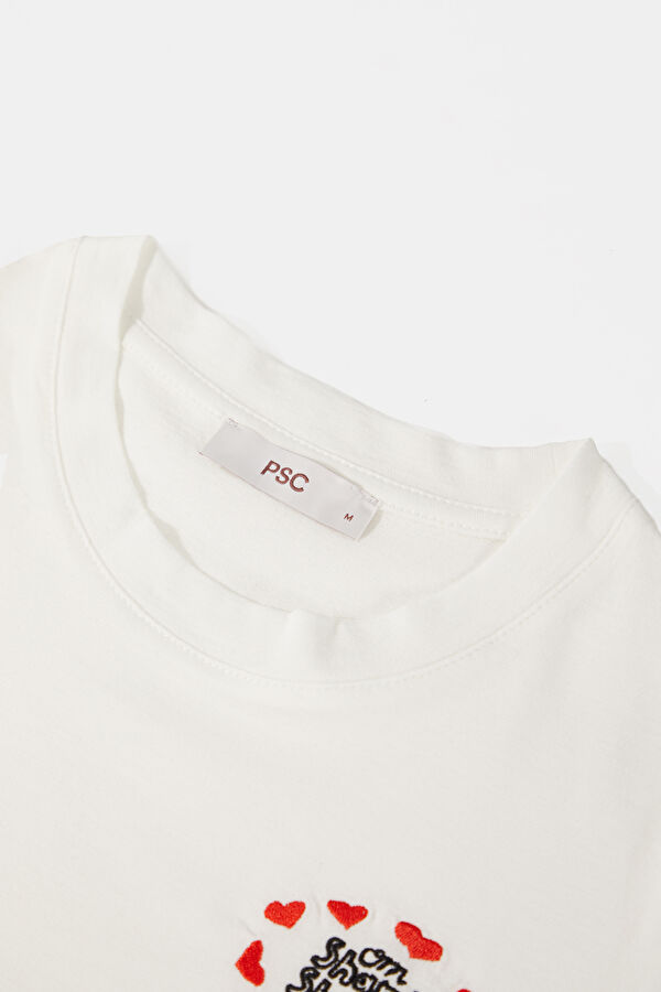 Beyaz Nakışlı Kadın T-Shirt 3