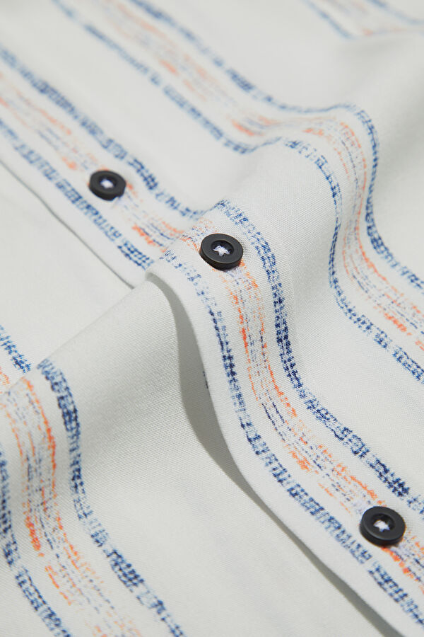 Men's Regular Shirt with Off-White Striped Pattern 4