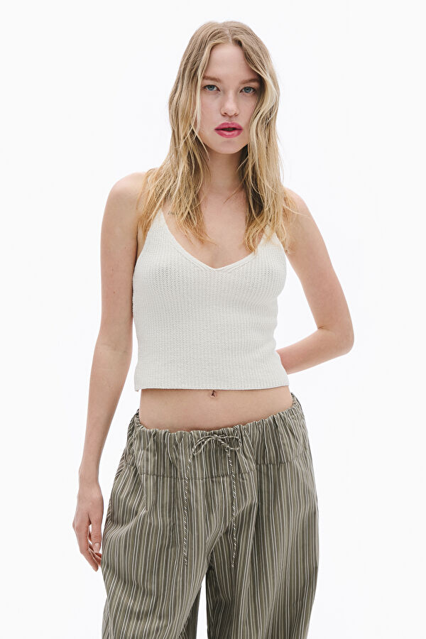 Off-white knitted sleeveless women's blouse