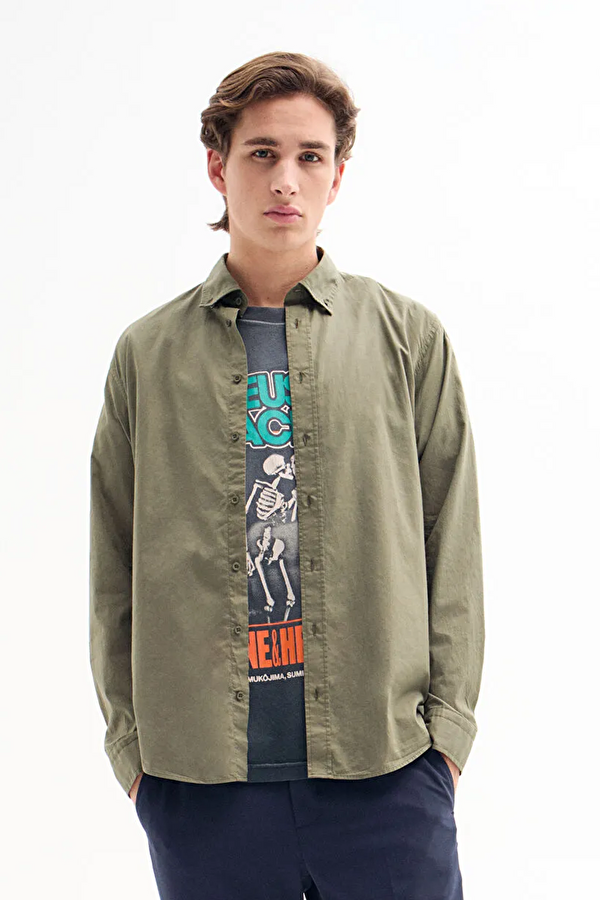 Relax Pattern Khaki Button-down Collar Shirt