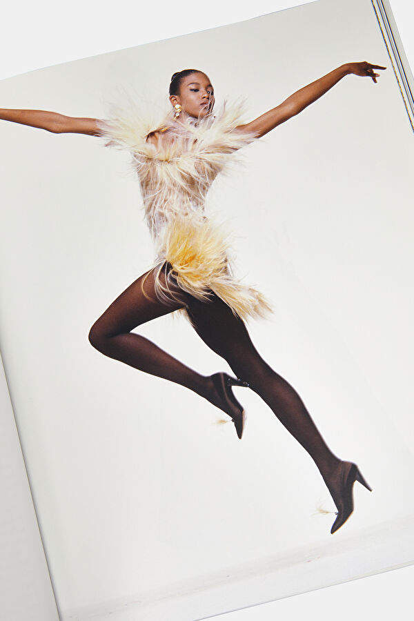 Naomi: In Fashion 7
