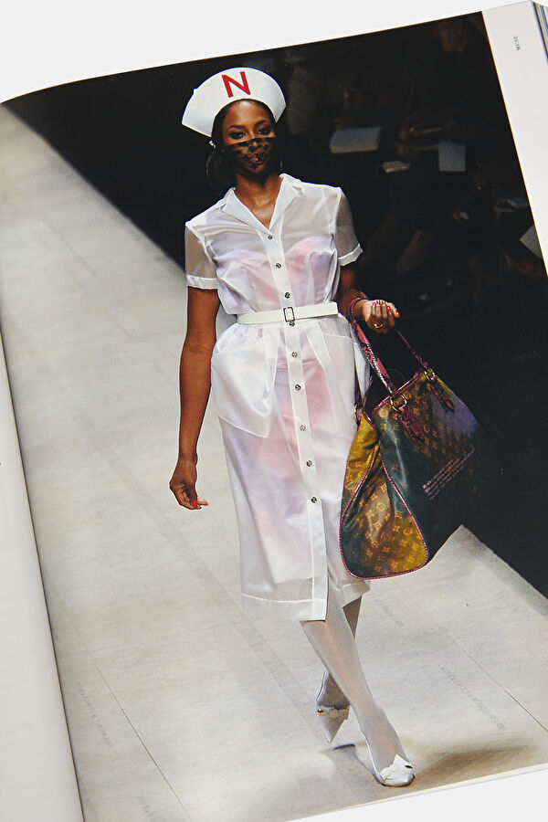 Naomi: In Fashion 9