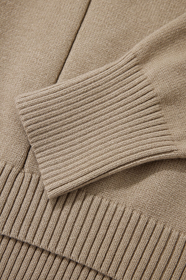 Women's Sweater with Mink Pattern 4