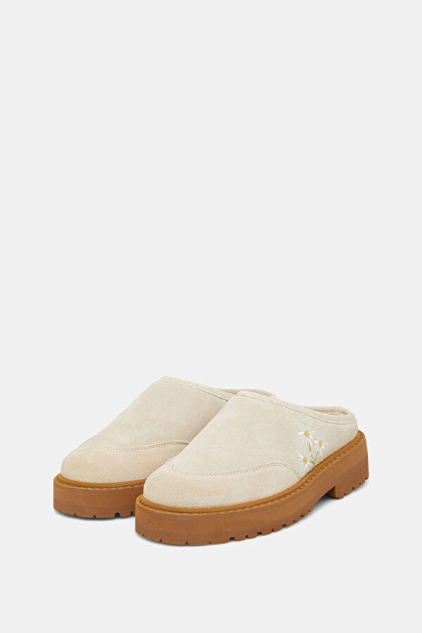 Cream Slipper 2