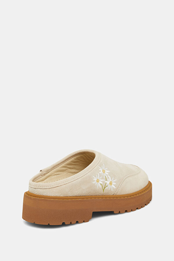 Cream Slipper 3