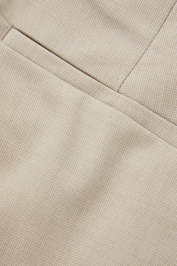 Cream-colored, straight-leg men's trousers. 4