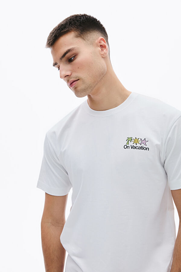 Relax Kalıp Beyaz Bisiklet Yaka Baskılı Erkek T-Shirt 2