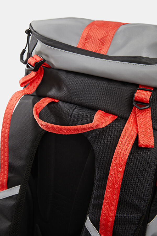 Arctic Traveler Backpack 4