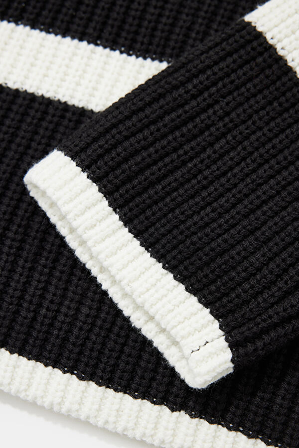 Black Women's Sweater 4