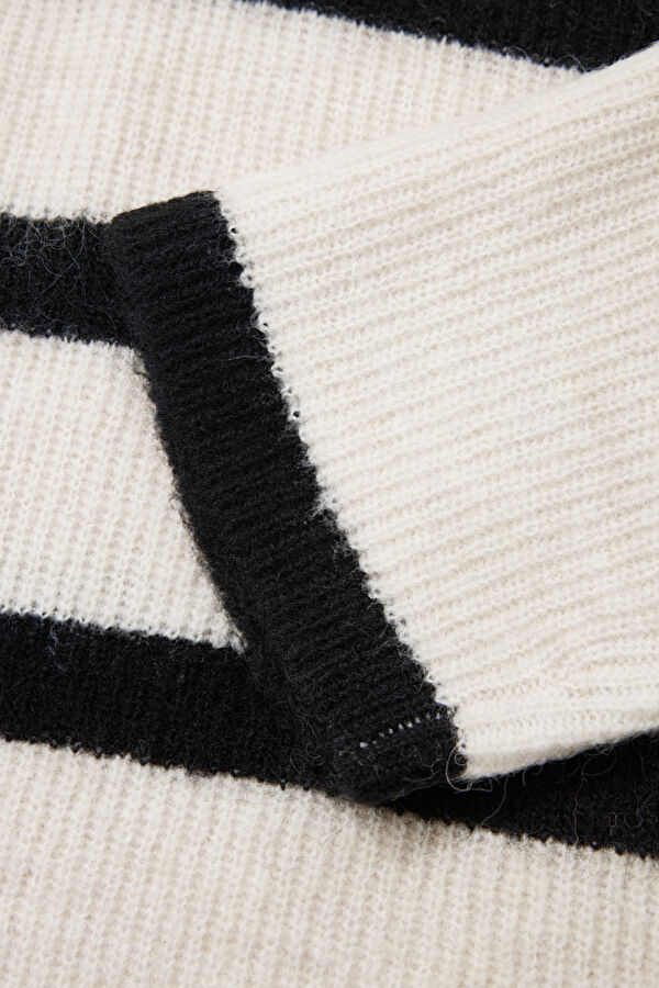 Cream Wool Women's Sweater 4
