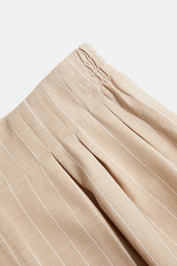 Women's Shorts with Beige Stripe Pattern 5