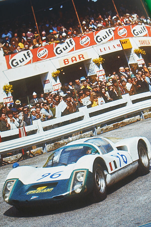 The Porsche Book 8