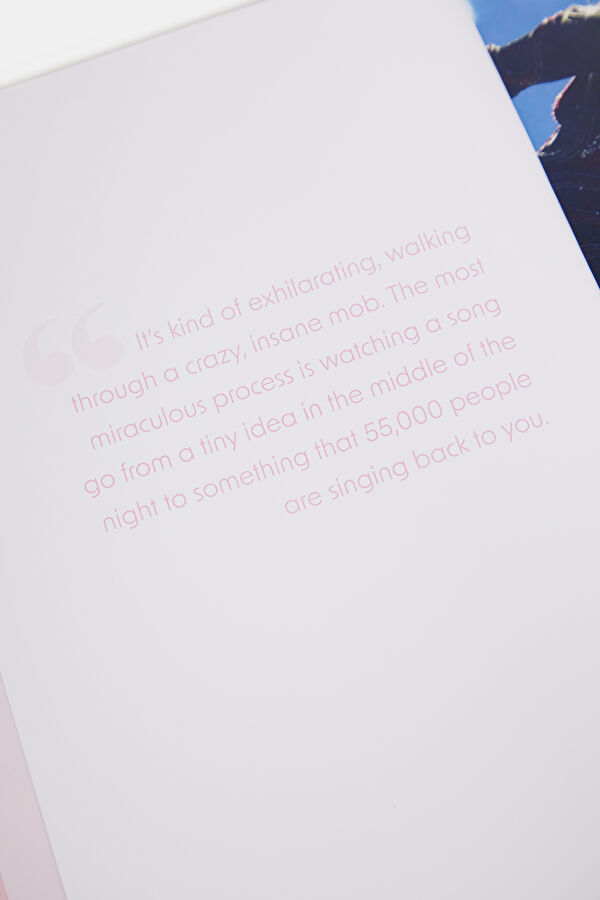 Taylor Swift: A Book for Swifties 4