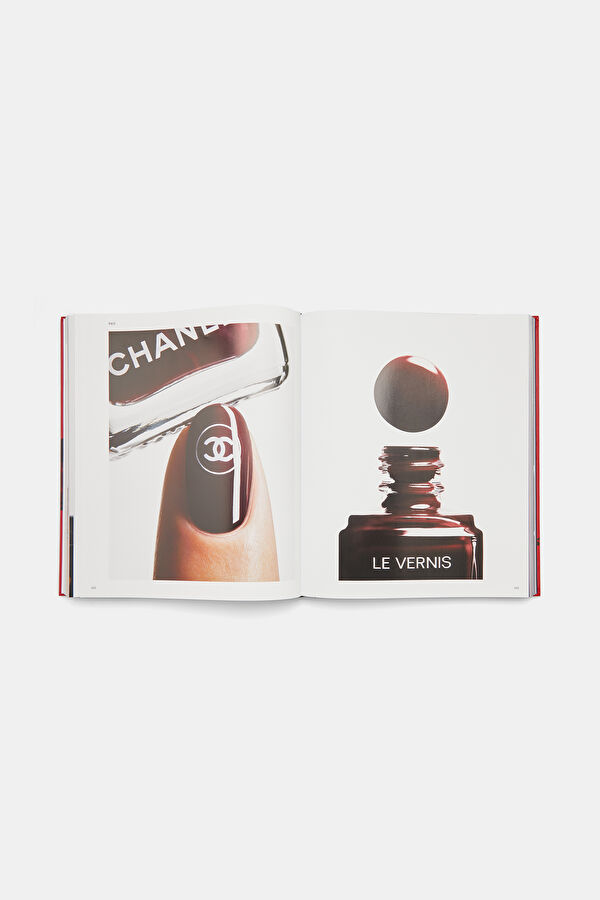 Chanel: The Allure of Makeup 7