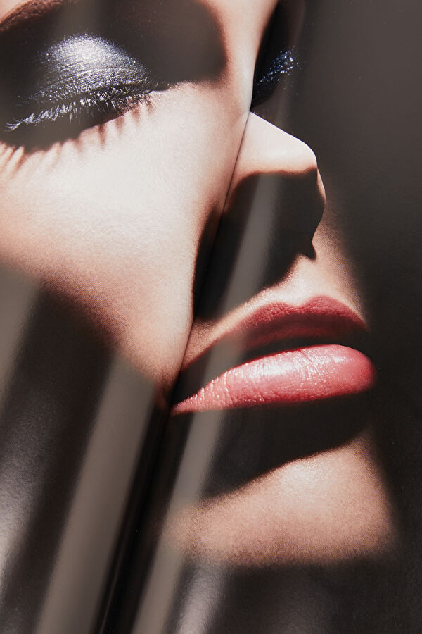 Chanel: The Allure of Makeup 10