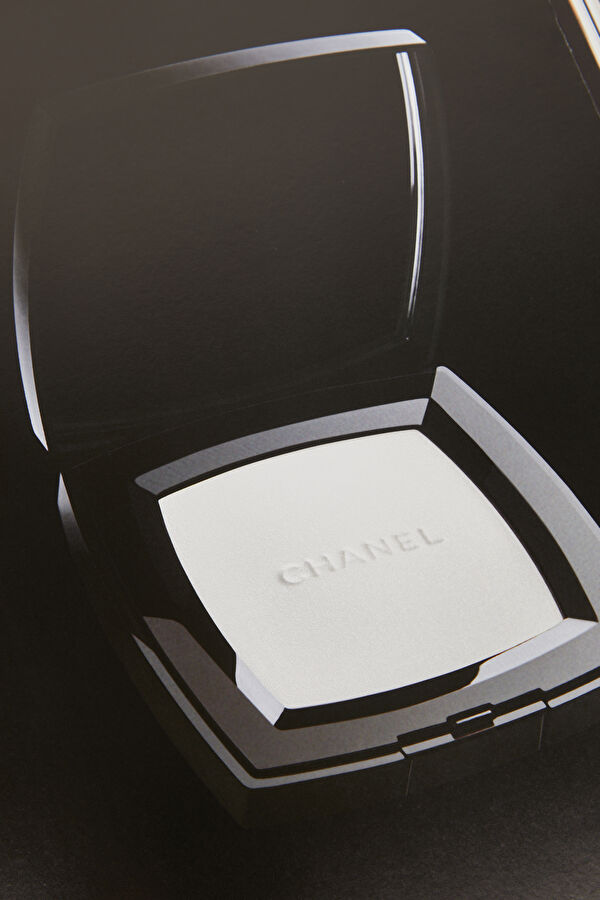 Chanel: The Allure of Makeup 11