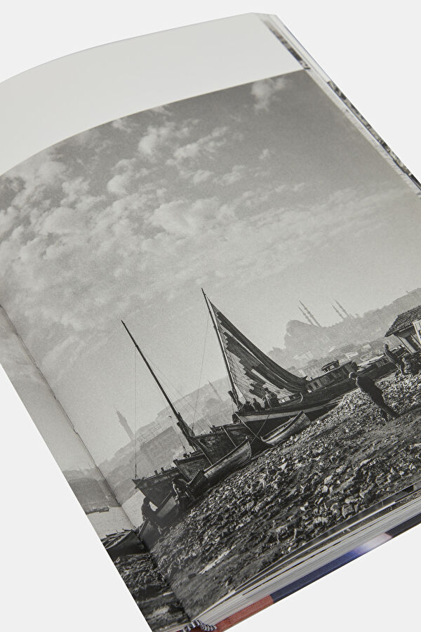 Ara Guler: A Play of Light and Shadow 11